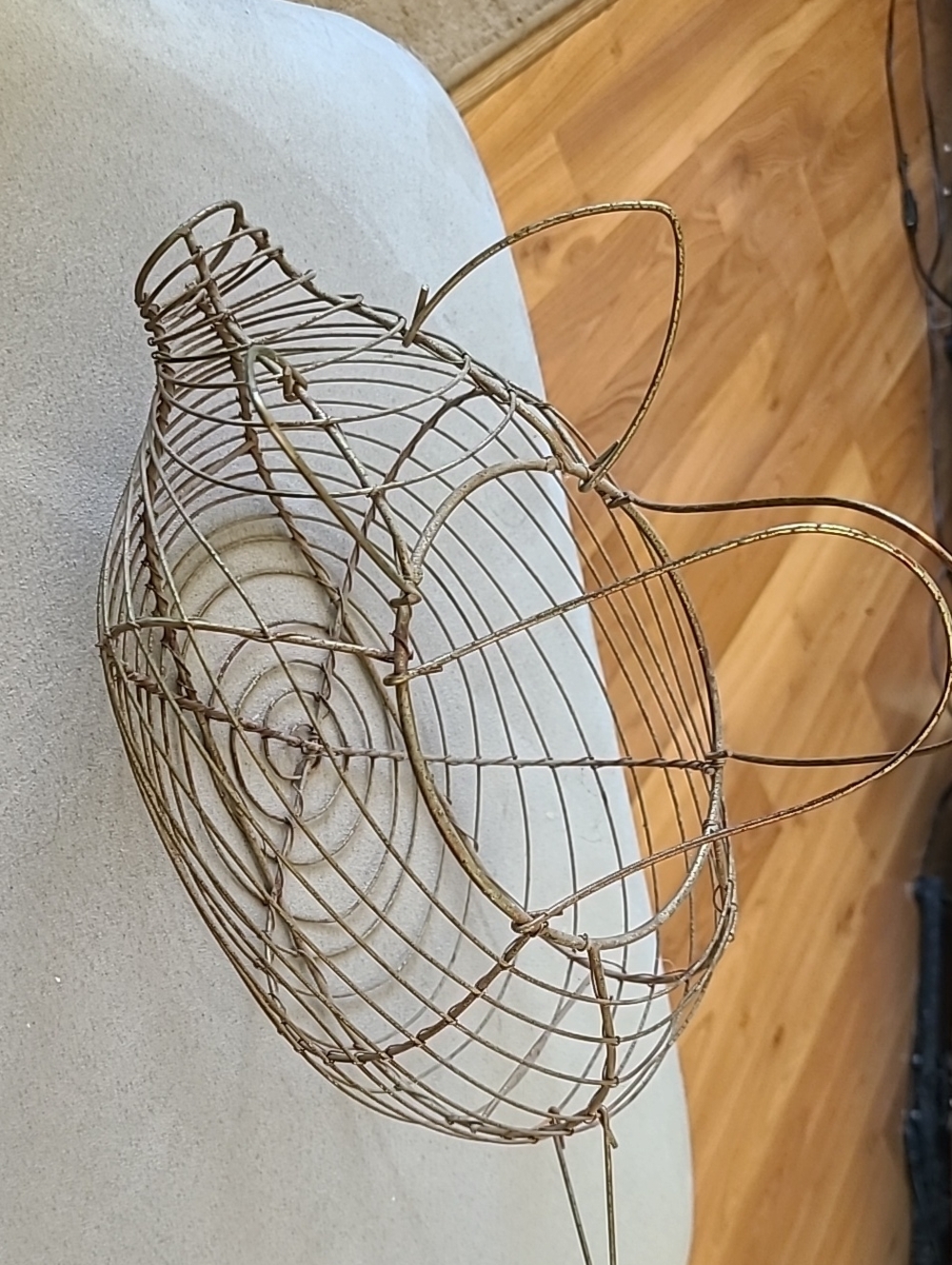 Decorative Wire Pig Basket in Aged Gold